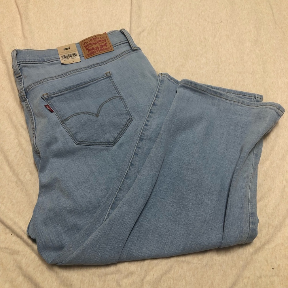 NWT Levi’s 311 Shaping Skinny Capri size 20W Crop Pant Denim Light Wash